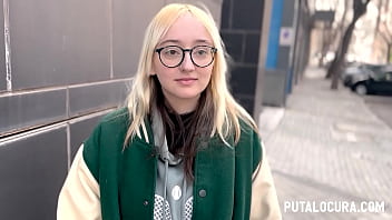Latina vixen Torbe meetings and has bang-out with EmeJota, a platinum-blonde nerd, in her home