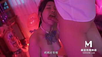 Li Yan Xi's voluptuous flash in HD Asian pornography video