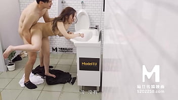 Lin Xiang's solo performance in Asian porn video with ginormous funbags
