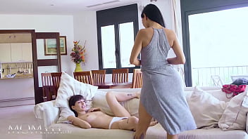 Romantic Colombian mature with humungous butt gets her wool decorated snatch ate to orgasm